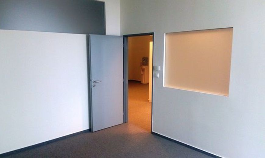Samostatný kancelársky celok 107m² v blízkosti letiska na prenájom - Pohľad 2